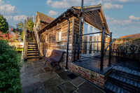 Falcon Barn04