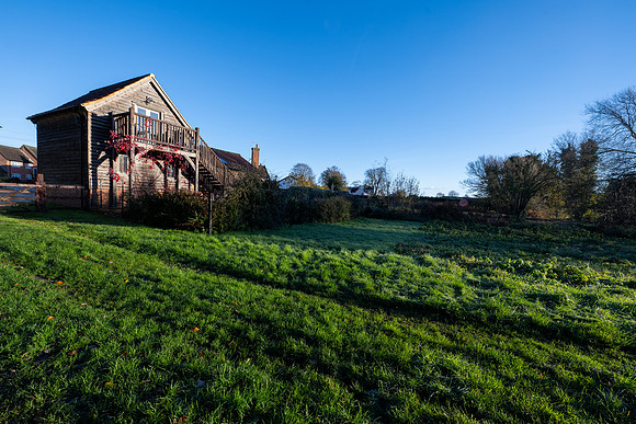 Falcon Barn08