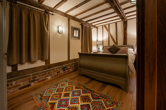 Falcon Barn38